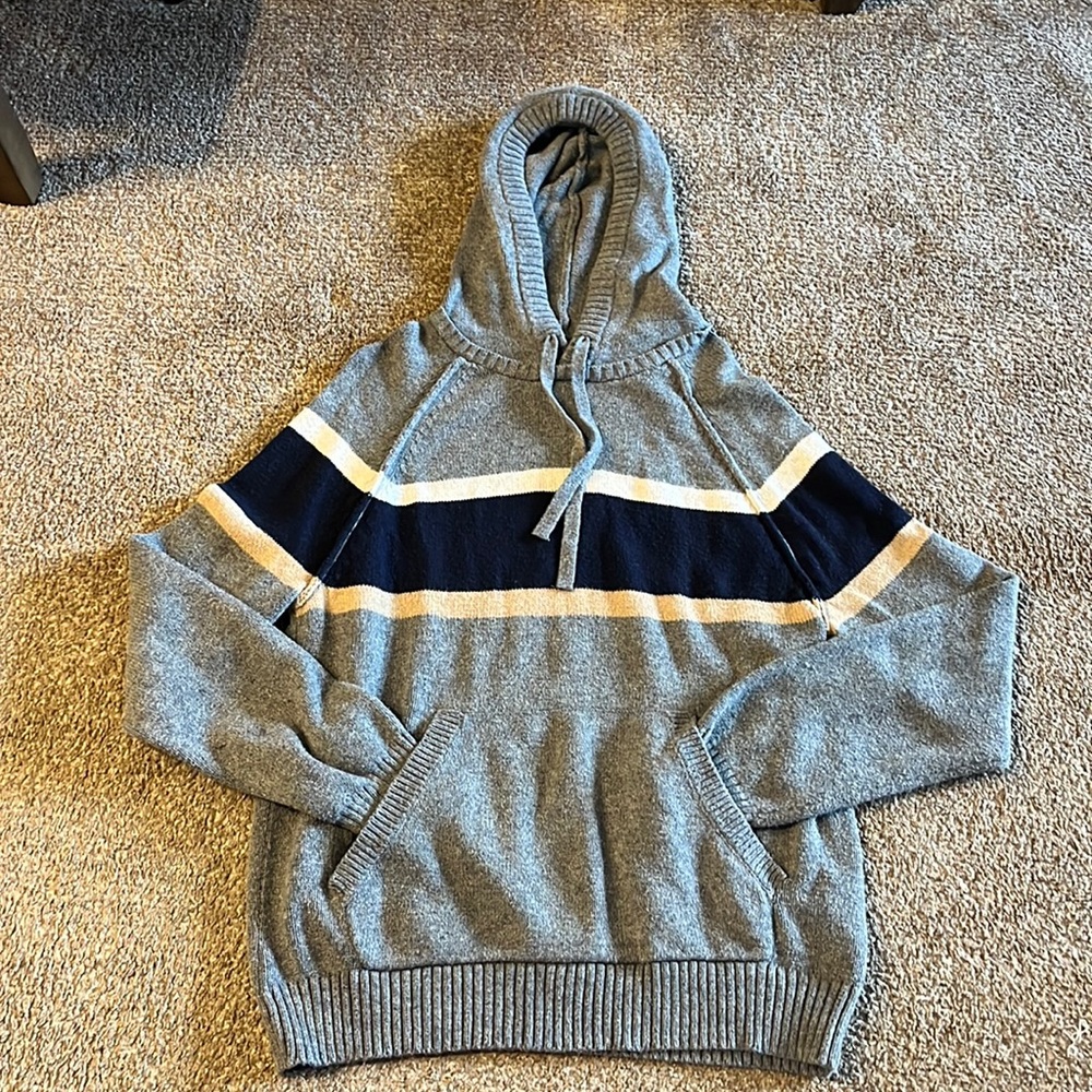 Excellent preowned condition, only were once. Made by Goodfellow in a size large